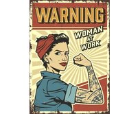 Plechová cedule Warning Woman at Work Velikost: A4 (30 x 20 cm) A4 (30 x 20 cm)
