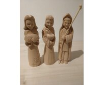 3 figurky - žena s bochníkem chleba, muž s mísou a pasáček s holí - 10 cm vysoké