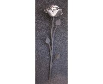 Kovaná růže s květem ve stříbrné barvě