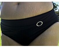 Ebbie Spodní díl dámských plavek – zvýšené bokovky – černé s broží Velikost: 2XL, Kalhotky: zvýšené bokovky 2XL