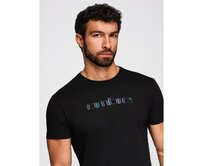 Pánské tričko s výšivkou na hrudi – černé V1 OM-TSPT-0248 Černá, S