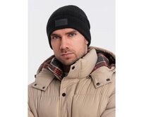 Pánská pletená čepice ze svetrového úpletu s nášivkou - černá V1 Černá, Univerzální