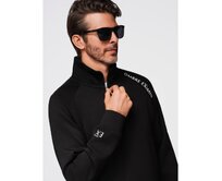 Pánská mikina s vysokým límcem bez knoflíků a kontrastním potiskem – černá V1 OM-SSZP-0211 Černá, S