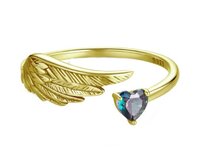 Klenoty Amber Pozlacený stříbrný prstýnek „Andělské srdce“ s křídlem a duhovým kamenem duhová, pozlacené stříbro Ag 925/1000