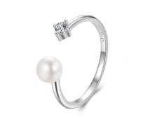 Klenoty Amber Stříbrný prstýnek s moissanitem Perla - stříbro 925 pozlacené 18K bílé zlato bílá, stříbro Ag 925/1000