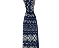 Tmavě modrá pletená kravata s bílým vzorem Modrá, Polyester