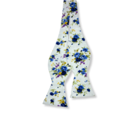 Bílý bavlněný vázací motýlek s květy Modrá, Bavlna