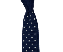 Tmavě modrá pletená kravata s puntíky Modrá, Polyester