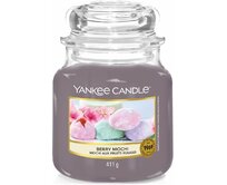 Yankee Candle vonná svíčka Classic ve skle střední Berry Mochi Fialová