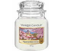 Yankee Candle vonná svíčka Classic ve skle střední Sakura Blossom Festival Bílá