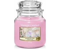 Yankee Candle vonná svíčka Classic ve skle střední Snowflake Kisses Fialová