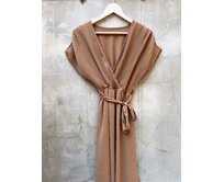 dlouhé šaty Debbie Barva: hnědá hnědá