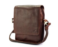 Středně velká tmavěhnědá kožená crossbody taška Money Keeper no. 1402 hnědá, kůže