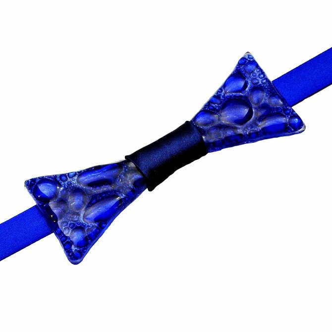 Pánský motýlek modrý ručně vyrobený z českého bublinkového skla originální design 