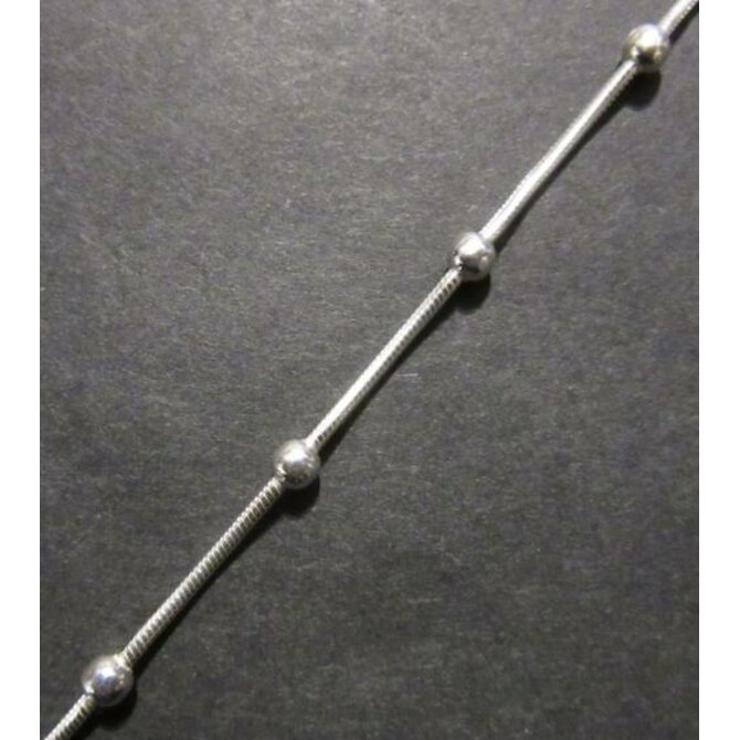 Stříbrný řetízek s několika kuličkami 17cm