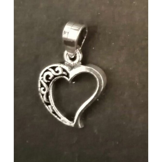 Malé zdobené srdíčko - přívěsek ze stříbra - varianta 2