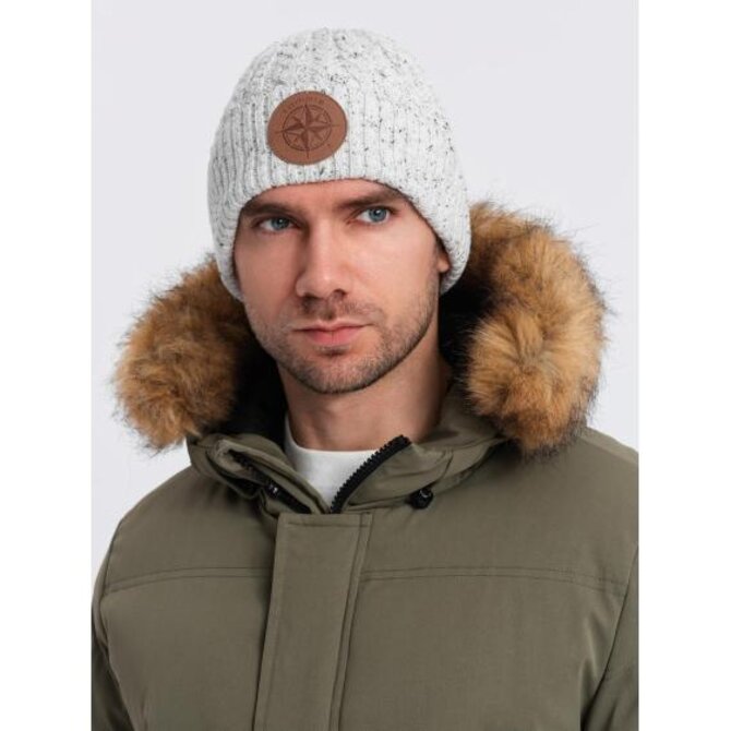 Pánská pletená čepice s kulatou reliéfní nášivkou - lomená bílá V3 Bílá, Univerzální