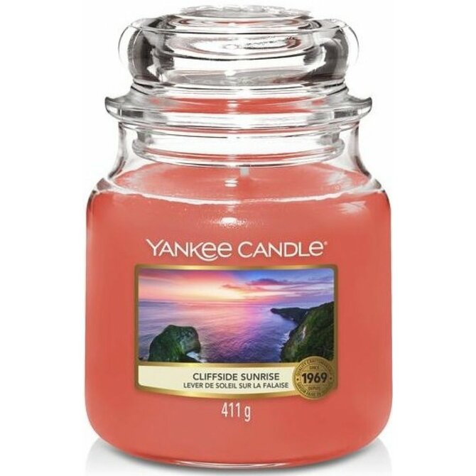 Yankee Candle vonná svíčka Classic ve skle střední Cliffside Sunrise 411 g Červená
