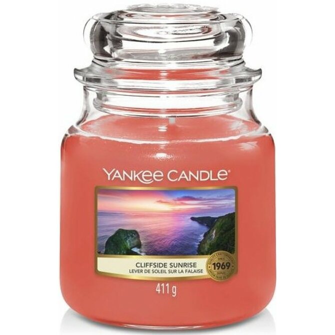 Yankee Candle vonná svíčka Classic ve skle střední Cliffside Sunrise 411 g Červená