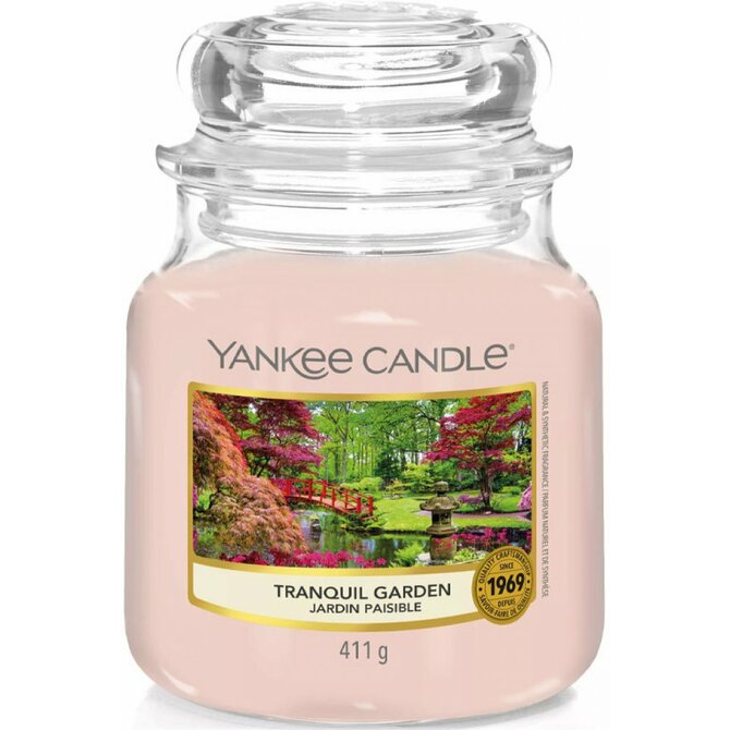 Yankee Candle vonná svíčka Classic ve skle střední Tranquil Garden Růžová