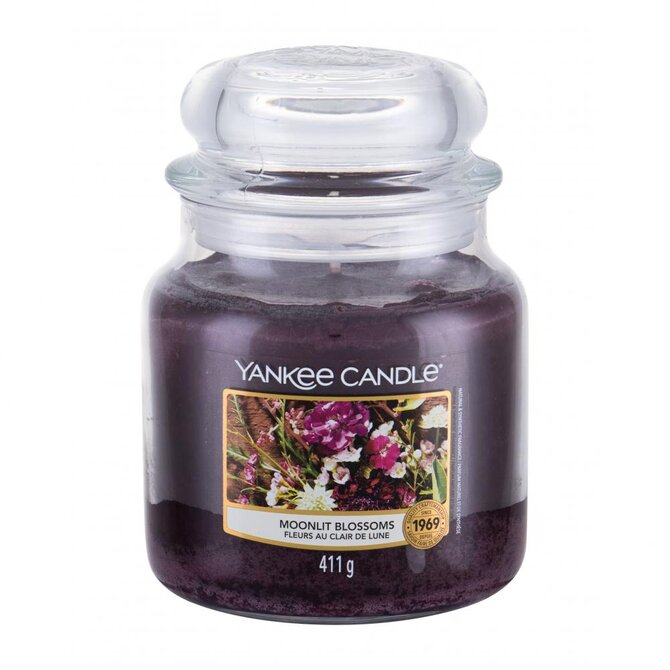 Yankee Candle vonná svíčka Classic ve skle střední Moonlit Blossoms 411 g Fialová